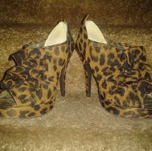 Cute Leopard Heels 8.5 Metaphor